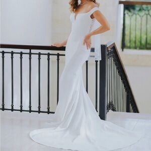 White Off-the-Shoulder Sleeveless Wedding Gown